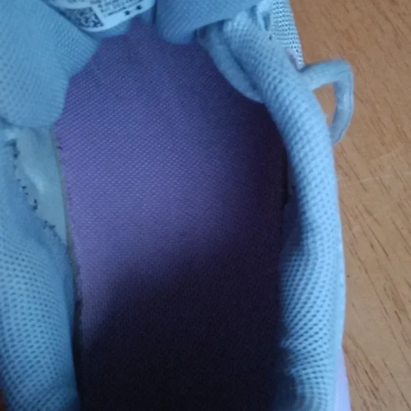 Under Armour Shoes - Picture 6 of 8